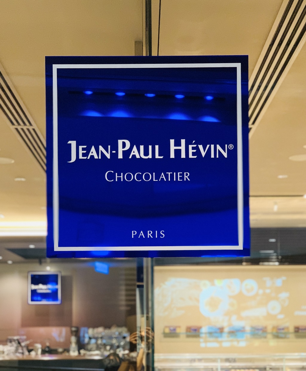 ジャン ポール エヴァン Jean Paul Hevin 表参道ヒルズ店 チョコレートケーキ最高です