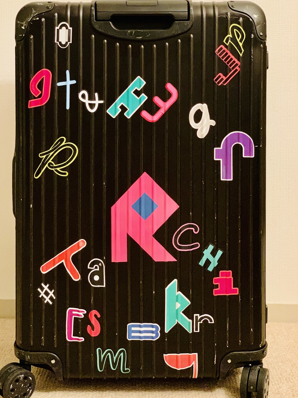 RIMOAのスーツケース ～旧型のですが、ステッカーを貼ってみました 